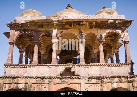 32 Pillared Chhatri in Ranthambhore Fort, Ranthambhore National Park, Rajasthan, India Foto Stock