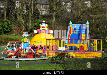 Parco giochi per bambini, parco di frassino, Buxton, Derbyshire, England, Regno Unito Foto Stock