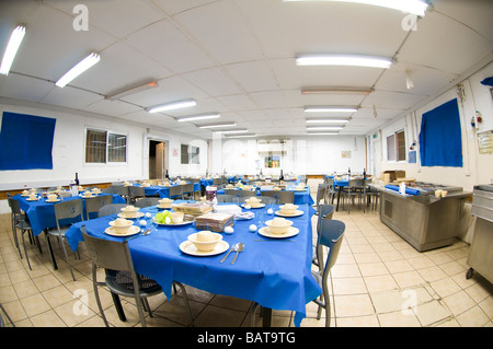 Esercito Israele tavole di base impostato per il tradizionale Seder Pasquale pasto Foto Stock