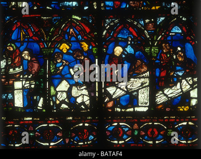 La cattedrale di Chartres finestra 42 stone muratori scalpellatori scultori del XIII secolo Foto Stock