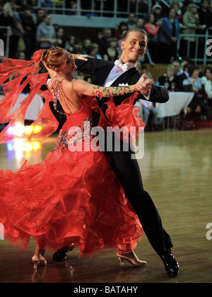 La sala da ballo professionale dei ballerini danzare Foto Stock