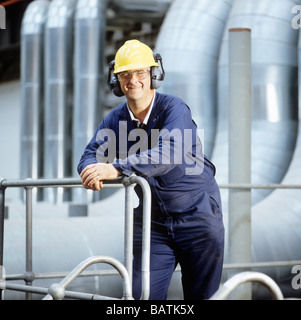 Lavoratore in un gas firedpower stazione. Fotografato in Scozia. Foto Stock