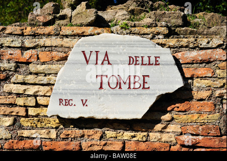 Via delle Tombe di Ostia Antica, Provincia di Roma, lazio, Italy Foto Stock