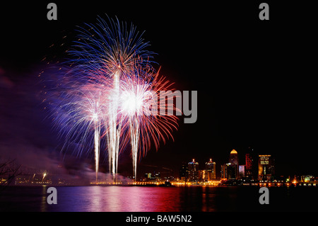 Kentucky Derby Festival Thunder su Louisville i fuochi d'artificio in Louisville Kentucky Foto Stock