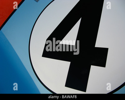 Numero 4 etichette,Ford GT40 blu e livrea arancione Foto Stock
