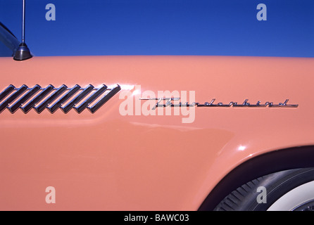 '^1957 "Ford ^Thunderbird' convertible, parafango badge, California' Foto Stock