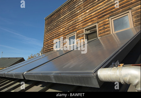 Montati sul tetto per riscaldatori a energia solare Foto Stock