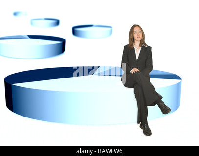 Business donna seduta sul grafico a torta Foto Stock