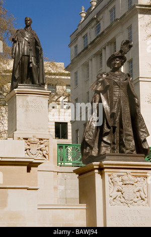 Inghilterra Londra King George VI & Regina madre statua in the Mall Foto Stock