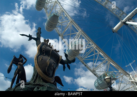 London, London Eye, Dali scultura di Foto Stock