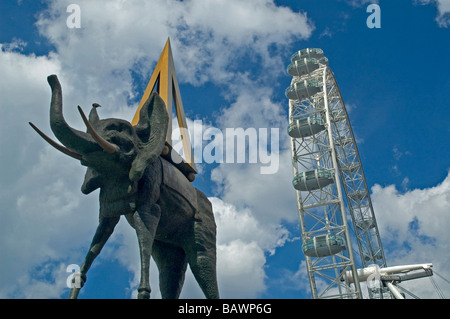 London, London Eye, Dali scultura di Foto Stock