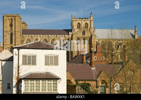 Vista attraverso i tetti del Sud aspetto della cattedrale di Ripon North Yorkshire England Regno Unito Regno Unito GB Gran Bretagna Foto Stock