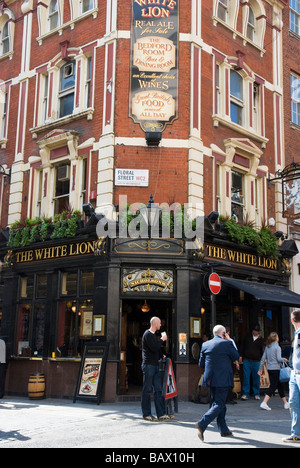 Il White Lion pub di Covent Garden, Londra Inghilterra REGNO UNITO Foto Stock