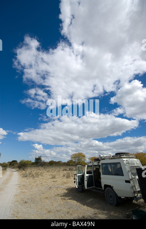 4x4 jeep safari in viaggio attraverso l'Africa Foto Stock