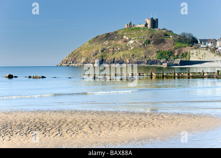 Criccieth Castle e villaggio, Criccieth, Gwynedd, Galles del Nord, Regno Unito Foto Stock