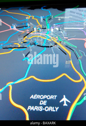 Display multimediale di mappe che mostrano il futuro dimensioni di Parigi, esposti a portare la concorrenza tra i vari progetti. Foto Stock