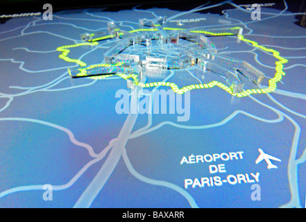 Display multimediale di mappe che mostrano il futuro dimensioni di Parigi, esposti a portare la concorrenza tra i vari progetti. Foto Stock