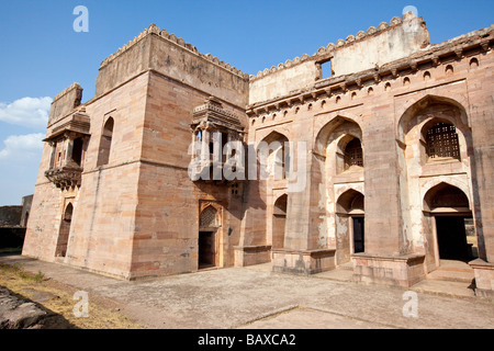 Hindola Mahal o basculante Palace presso le rovine di Mandu nel Madhya Pradesh India Foto Stock