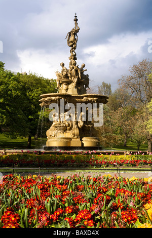 La fontana di Ross, Princes Street Gardens, Città di Edimburgo in Scozia. Foto Stock