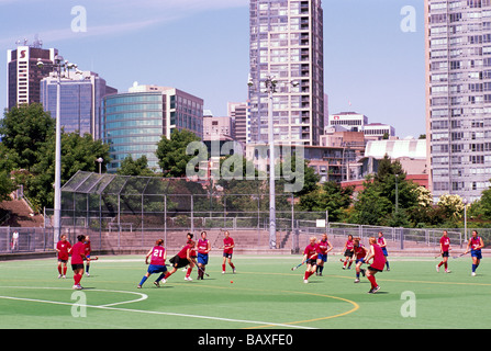 Le donne a giocare donna Field Hockey Sport a "Andy Livingstone' Park Downtown della città di Vancouver British Columbia Canada Foto Stock
