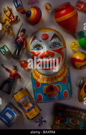 Banca clown e vecchi giocattoli antichi Foto Stock