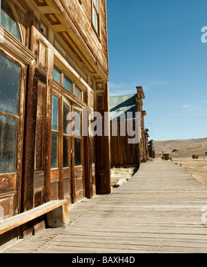 Strada principale del centro storico della città fantasma di Bodie, CA Foto Stock