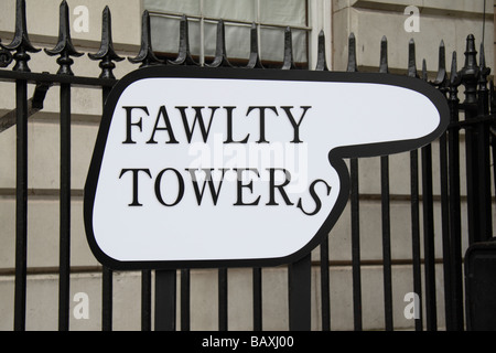 Un 'Fawlty Towers' segno di direzione in occasione del lancio di un nuovo Fawlty Towers programma. Maggio 2009 Foto Stock