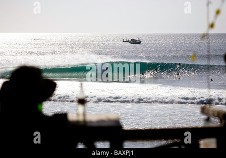 Indonesia, Bali, Bukit Badung penisola a sud-ovest di Bali. Surf, Bingin. Foto Stock
