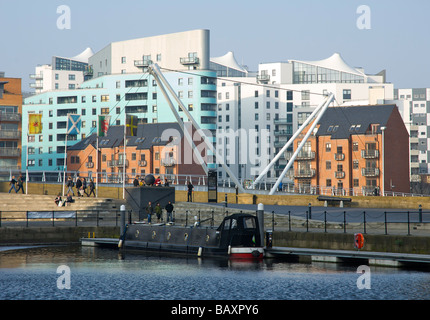 Cavaliere del modo Ponte sul Fiume Aire, Clarence Dock, Leeds, West Yorkshire, Inghilterra, Regno Unito Foto Stock