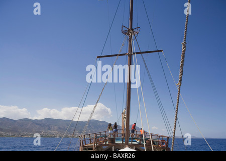 Neptun barca pirata trip, da Kaleidoskop Turizm, e costa, Kyrenia, Girne, Cipro Foto Stock