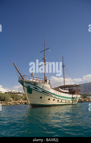 Neptun barca pirata trip, da Kaleidoskop Turizm, e costa, Kyrenia, Girne, Cipro Foto Stock