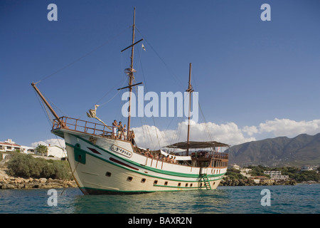 Neptun barca pirata trip, da Kaleidoskop Turizm, e costa, Kyrenia, Girne, Cipro Foto Stock