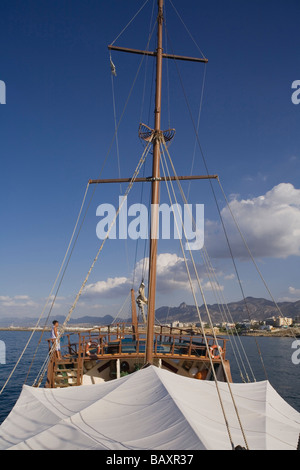 Neptun barca pirata trip, da Kaleidoskop Turizm, e Harbour, Kyrenia, Girne, Cipro Foto Stock