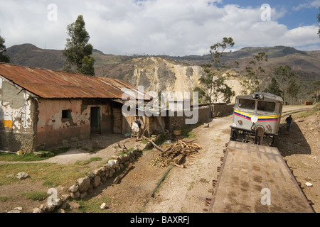 In treno fino a Riobamba & per la Nariz del Diablo switchback giro turistico vicino Alausi, Provincia del Chimborazo, altipiani centrali Ecuador Foto Stock