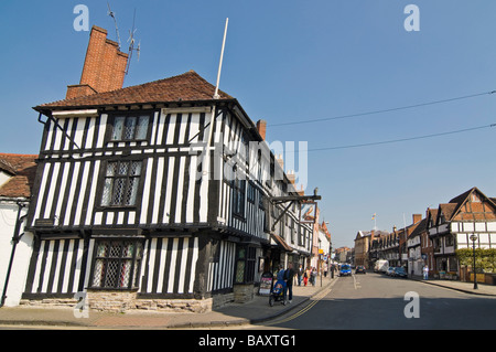 In orizzontale ampia angolazione di Nash's House e lo storico Tudor edifici su Chapel Street su una luminosa giornata di sole Foto Stock