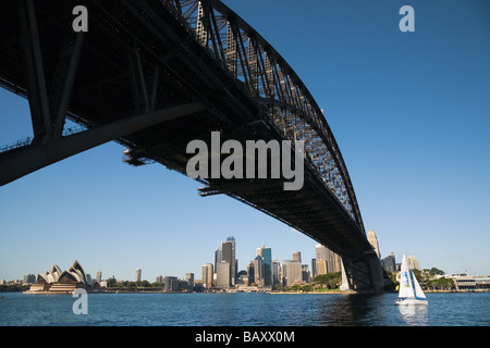 Due icone di Sydney Harbour Bridge e Opera House visto da Milson il punto sulla North Shore di Sydney, Nuovo Galles del Sud Australia Foto Stock