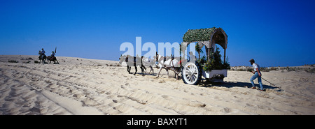 I pellegrini che, attraversando il Parco nazionale di Donana, Andalusia, Spagna Foto Stock