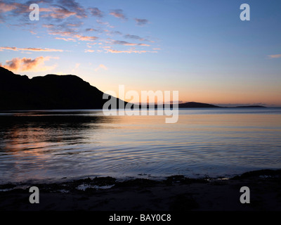 Tramonto sulla baia di Gruinard, dalla spiaggia Gruinard, Wester Ross, North West Highland scozzesi sulla costa nord 500 route Foto Stock