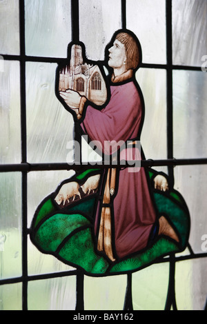 Il vetro macchiato immagine di un mercante di lana tenendo la lana la chiesa di San Pietro e San Paolo, Northleach, Gloucestershire, Regno Unito Foto Stock