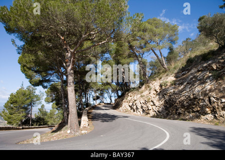 Strada a serpentina per Castell de Santueri, vicino a Felanitx, Maiorca, isole Baleari, Spagna Foto Stock