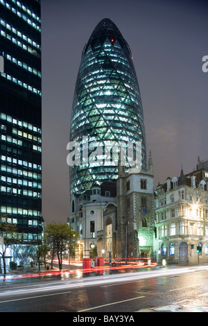 Sede della Swiss Re, 30 St Mary Axe, disegnato da Sir Norman Foster sede nella City di Londra, Londra, Inghilterra, Europa Foto Stock