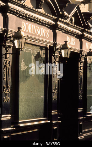 Robinsons Bar in Great Victoria Street, Belfast, County Antrim, Irlanda del Nord, Regno Unito, Europa Foto Stock