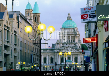 Belfast City Hall nella luce della sera, Belfast, County Antrim, Irlanda del Nord, Regno Unito, Europa Foto Stock