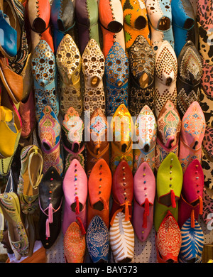 Le scarpe per la vendita in Marrakech Marocco Foto Stock