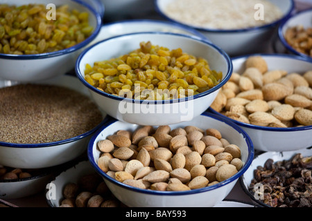 Le spezie intere nel Bazar delle Spezie nella Vecchia Delhi India Foto Stock