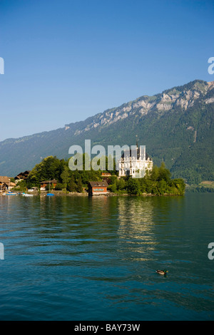 Vista sul Lago di Brienz a castello Seeburg, Iseltwald, Oberland Bernese (Highlands), il Cantone di Berna, Svizzera Foto Stock