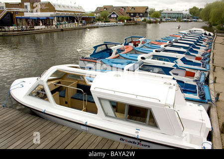 Giorno noleggio cabinati a Wroxham, Norfolk Broads, Inghilterra Foto Stock