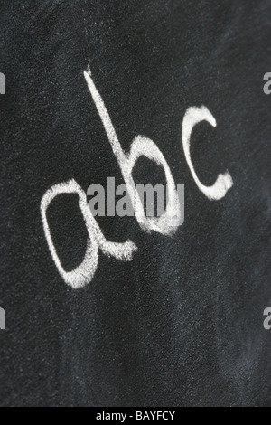 Chalk lettere ABC su una lavagna Foto Stock