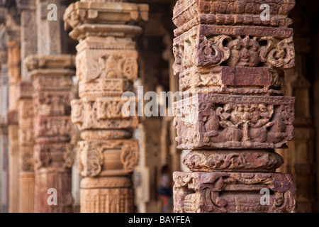 Colonne di indù a Qutb Minar a Delhi in India Foto Stock