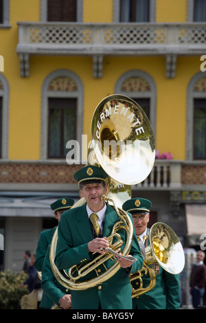 Marching Band suona in Piazza Cavour a Como Italia Foto Stock